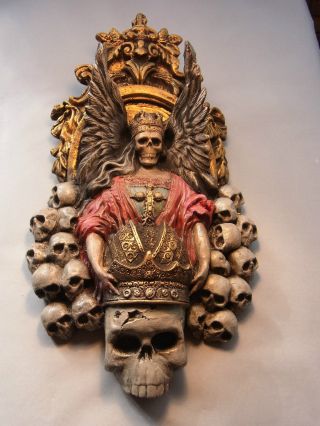 Wandrelief Memento Mori Totenkopf Schädel König Tod Figur Skulptur Skull Gothic Bild