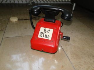 2 Rote Telefone Aus 1948 Bild