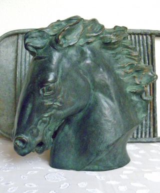 Pferdekopf Skulptur 