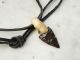 Nr.  12 Flintknapping Halskette Lederband Mit Pfeilspitze Aus Jasper Steinzeit Antike Bild 1