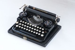 Schreibmaschine / Reiseschreibmaschine Underwood Portable Bild