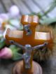 Altes Kreuz Standkreuz Religiöses Motiv Ihs Volkskunst Amber Bakelit Zierobjekt Skulpturen & Kruzifixe Bild 5