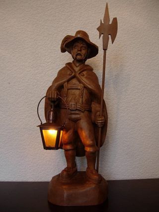 Holzfigur Nachtwächter Mit Elektrischer Laterne Lampe Echtholz Schnitzerei Bild