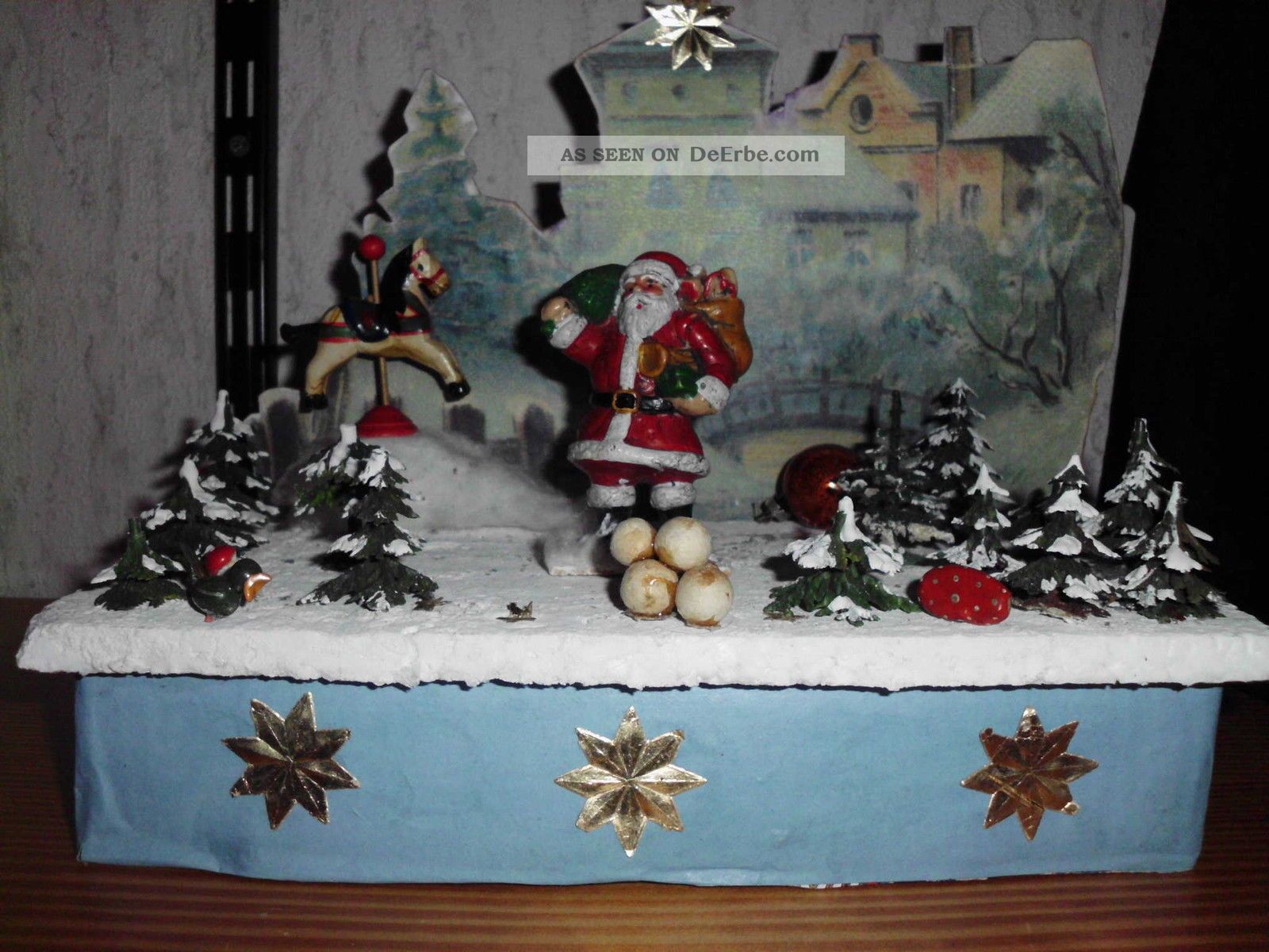 Weihnachtskulisse 28x15x25cm Mit Deko - Figuren - Weihnachtsmann,  Karussellpferd Objekte nach 1945 Bild