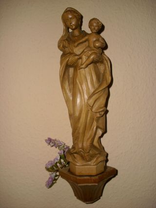 Holzfigur - Heiligenfigur - Madonna Mit Kind Auf Konsole - Geschnitzt - Deko - Bild