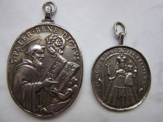 2 Stück Anhänger,  Medaillon,  Amulette,  Christliche Motive,  Metall Versilbert,  Antik Bild