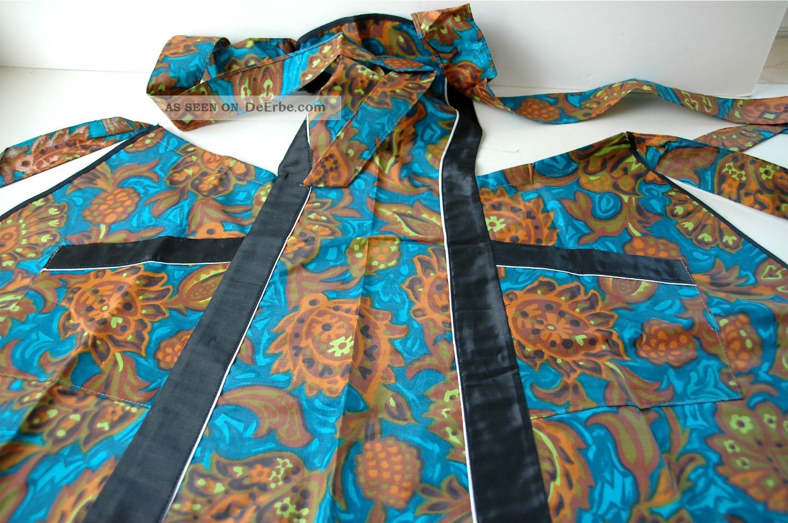 Vintage Schürze Latz - Schürze Blumen,  Schwarzer Satinsreifen Baumwolle Kleidung Bild