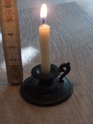Alter Kleiner Kerzenhalter Zinn Mit Kerze Fü Puppenstube Puppenküche Puppenhaus Bild