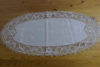 Baumwoll - Deckchen,  Weiß,  Oval 31 X 66 Cm,  Weißstickerei (handarbeit),  Spitze Bild
