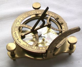 Brass Kompass Sonnenuhr Messing Mit Holzschatulle Bild
