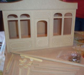 Undekorierter Puppenhaus Bausatz 