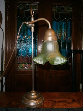 Alte Metallstehlampe,  Schreibtischlampe Mit Glasschirm,  Verstellbar Bild