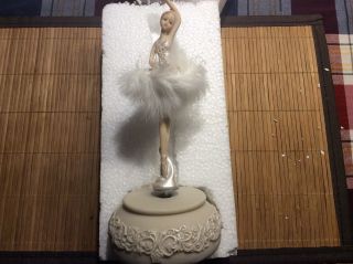 Spieluhr - Ballerina Porzellandame Mit Federkleid Bild