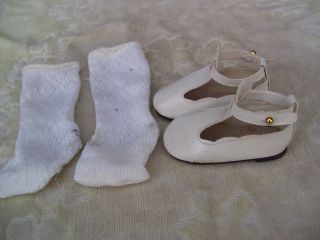 Alte Puppenkleidung Schuhe Vintage White Shoes Lacy Socks 60 Cm Doll 9 Cm Bild