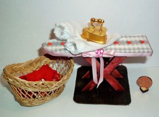Bügelbrett,  Bügeleisen,  Wäschekorb,  Wäsche Für Rauchfangküche Und Puppenhaus 1:12 Bild