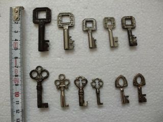 11 Schöne,  Kleine,  Alte,  Eisen Bartschlüssel,  Schlosschlüssel,  3,  0cm - 5,  3cm. Bild