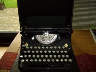 Mechanische Schreibmaschine Mercedes Prima Bild
