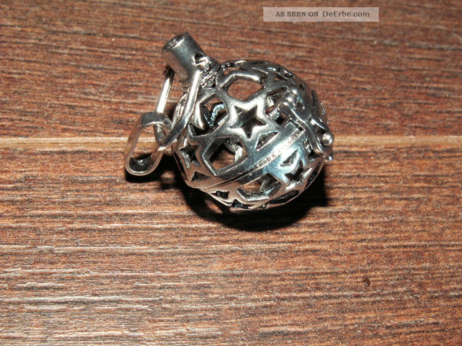 1 Silber Amulett Medaillon Kugel Duftkugel Engelsrufer Anhänger Stern Sterne Entstehungszeit nach 1945 Bild