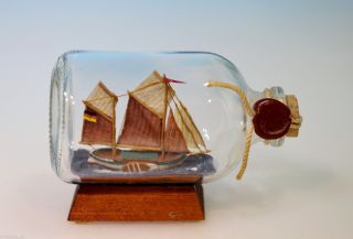 Auflösung Einer Buddelschiff Sammlung Miniatur Schiff Nr.  10 „plattschiff“ Bild