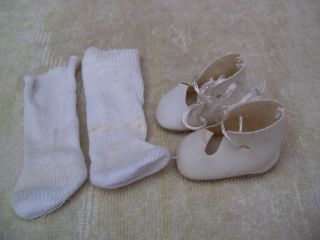 Alte Puppenkleidung Schuhe Vintage White Laced Shoes Socks 38 Cm Doll 4 1/2 Cm Bild
