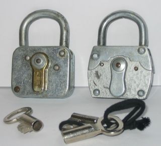 2 ältere Vorhängeschlsser,  Abus,  Mit Schlüsseln,  7x5cm,  Pe Bild