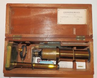 Altes Mikroskop Im Holzkasten Bild