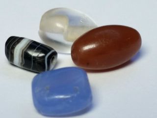 4 Ancient Rare Beads (agate,  Carnelian,  Rock Crystal,  Blue Chalcedony) Bild