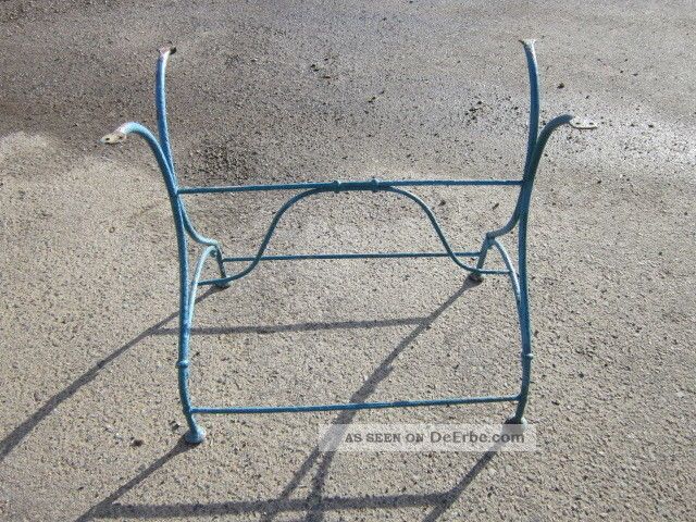 Schmiedeeisernes Unterteil Für Großen Rechteckigen Gartentisch Vor 1900