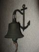 Türglocke / Schiffsglocke Aus Messing Mit Anker Als Wandhalterung Stark Oxidiert Gefertigt nach 1945 Bild 3