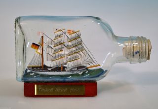 Auflösung Einer Miniatur Buddelschiff Sammlung Nr.  64 „gorch Fock“ Bild