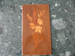 Intarsienbild Aus Holz Mit Sehr Schöner Einlegearbeit Blumenblüte 1960er Jahre Bild