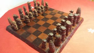 Altes Schachspiel,  Holz,  Handgeschnitzt,  Handarbeit Bild