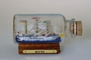 Auflösung Einer Miniatur Buddelschiff Sammlung Nr.  61 „gorch Fock“ Bild