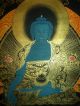 Toller Tibet.  Medizin Buddha Thangka Blue Beryll Masterpiece In Brokat 105x63 Cm Entstehungszeit nach 1945 Bild 5
