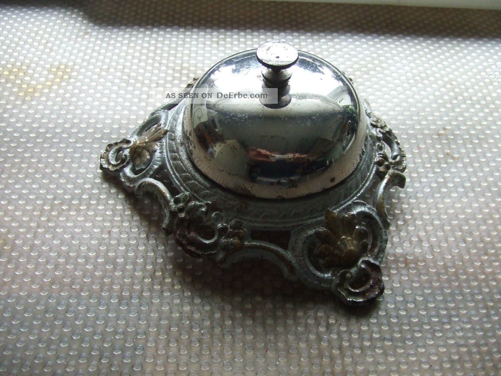 Alte Schöne Tisch - Glocke Eisen Bild