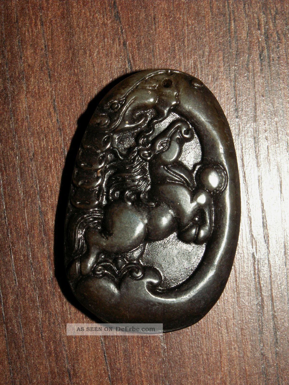 Jade Amulett Anhänger Tierkreiszeichen Pferd Pferde Horse Zodias Sign Entstehungszeit nach 1945 Bild