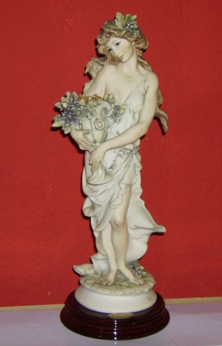 G.  Armani Figur Lady Mit Blumenvase Capodimonte Florence Bild