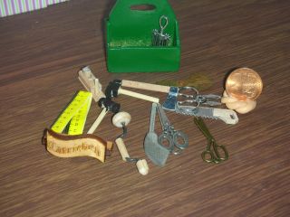 Werkzeugkasten/werkzeuge,  Säge,  Hammer Usw.  Für Den Puppenhausmann/catrichen 1:12 Bild