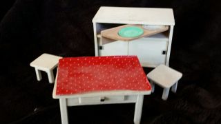 4 Teilige Puppenküche Alt In Seltener Größe Und Machart Waschtisch Tisch Stühle Bild