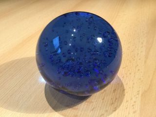 Glaskugel Mit Luftblasen 85 Mm Briefbeschwerer Deko Nr.  2 Blau Bild