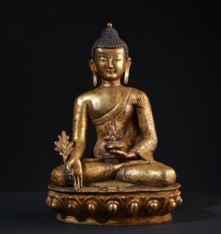 Bhaisajyaguru,  Medizin - Buddha.  Beeindruckende Vergoldete Statue.  (tibet) Bild
