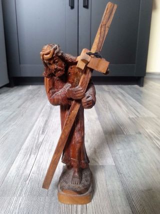 Jesus Mit Kreuz - Holzschnitzerei Bild