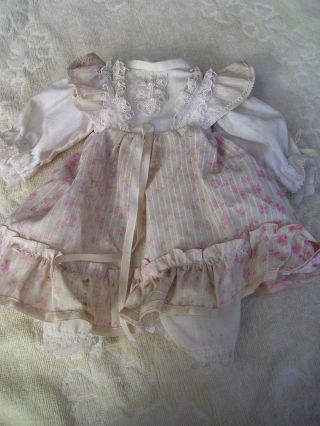 Alte Puppenkleidung Whitepink Frilly Dress Outfit Vintage Doll Clothes 40cm Girl Bild