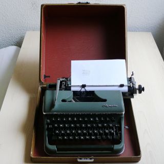 Orig Olympia Sm2 Schreibmaschine Reiseschreibmaschine Incl Orig Koffer Tadellos Bild