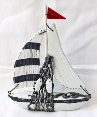 Deko Segelboot Boot Schiff Holz Mit Fisch Und Fischernetz Höhe 21cm Bild