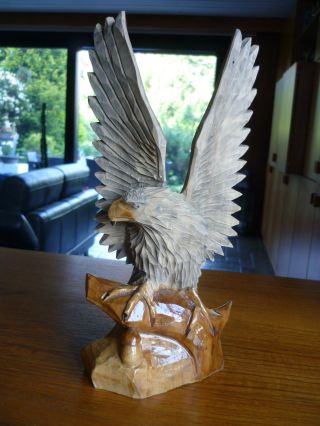 Skulptur Adler Auf Einem Ast Vogel Figur Falke Handarbeit 30,  0 Cm Top Bild