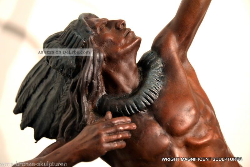 Indianer Mit Bogen In Bronze Gegossen Mit Künstlersignatur Bronzefiguren Statue Bronze Bild