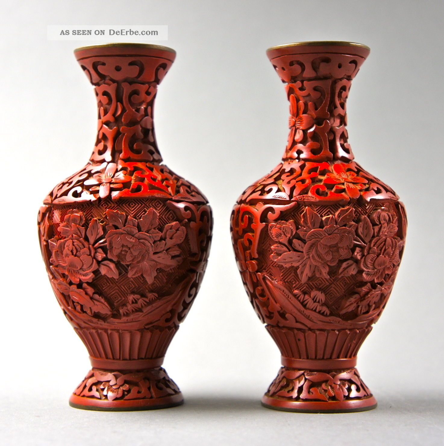 2 Chinesische Vasen,  Rosenmotiv,  Lackschnitzerei,  Reliefdekor,  Emailliert (e) Entstehungszeit nach 1945 Bild