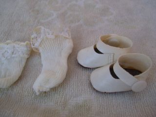 Alte Puppenkleidung Schuhe Vintage White Lashed Shoes Lacy Socks 30cm Doll 4 Cm Bild