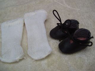 Alte Puppenkleidung Schuhe Vintage Black Shoes Socks 30 Cm Doll 3 1/2 Cm Bild